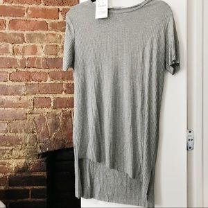 grey t shirt